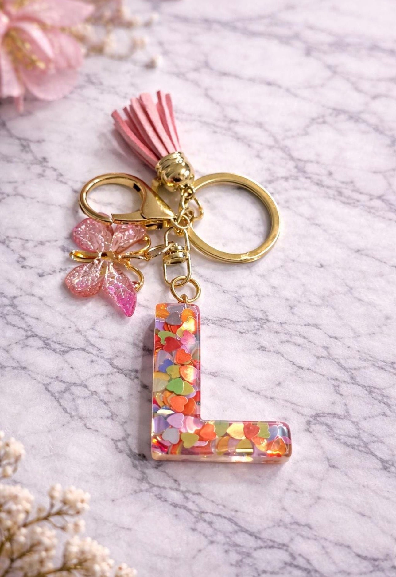 Portachiavi Lettera Iniziale Personalizzata in Resina con Cuoricini colorati - Regalo Unico per Lei,Amica,Compleanno - Accessorio Borsa