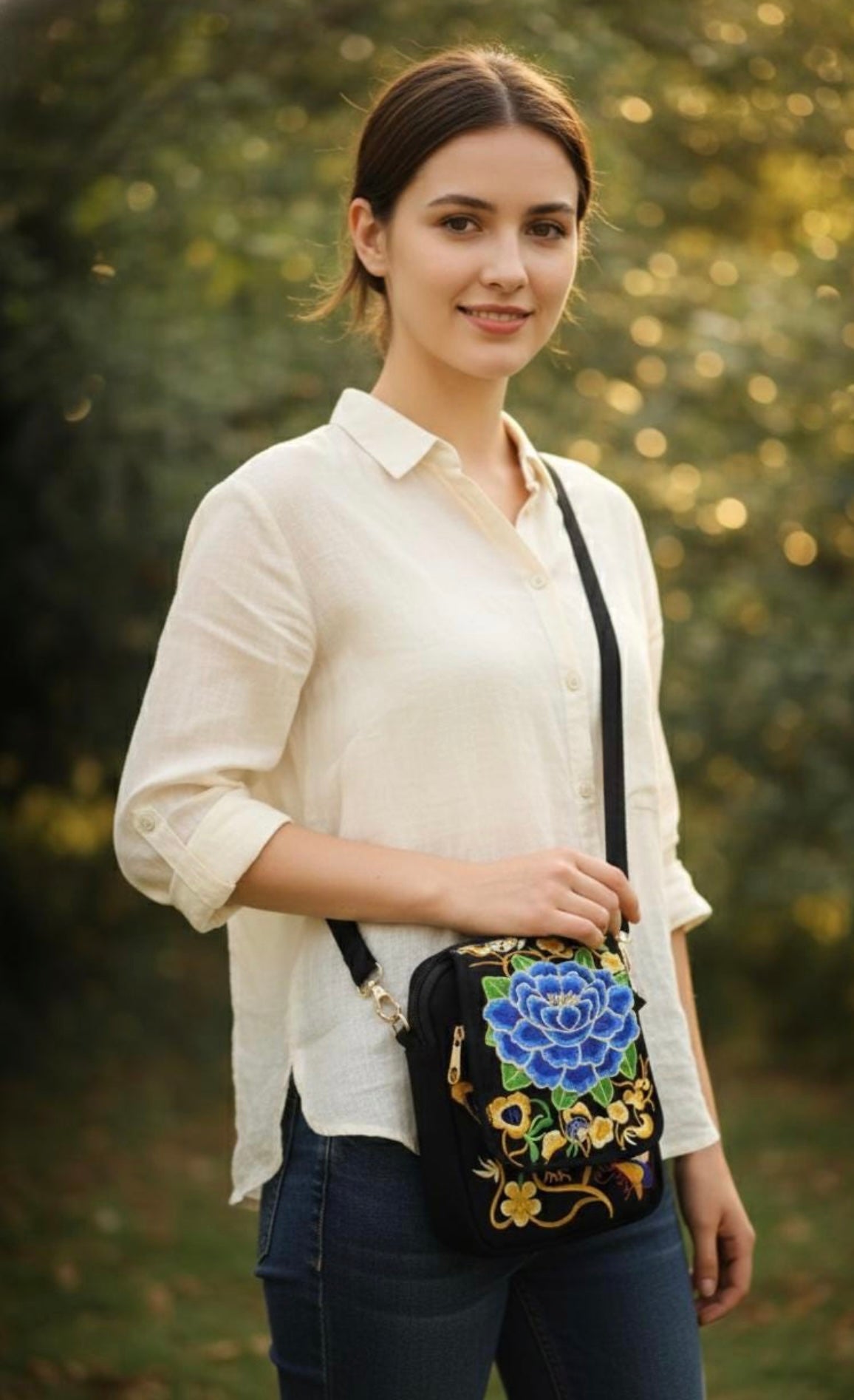 Tracolla Ricamata Boho Chic – Borsa Nera con Fiori Colorati, Accessorio Artigianale, Regalo per Lei