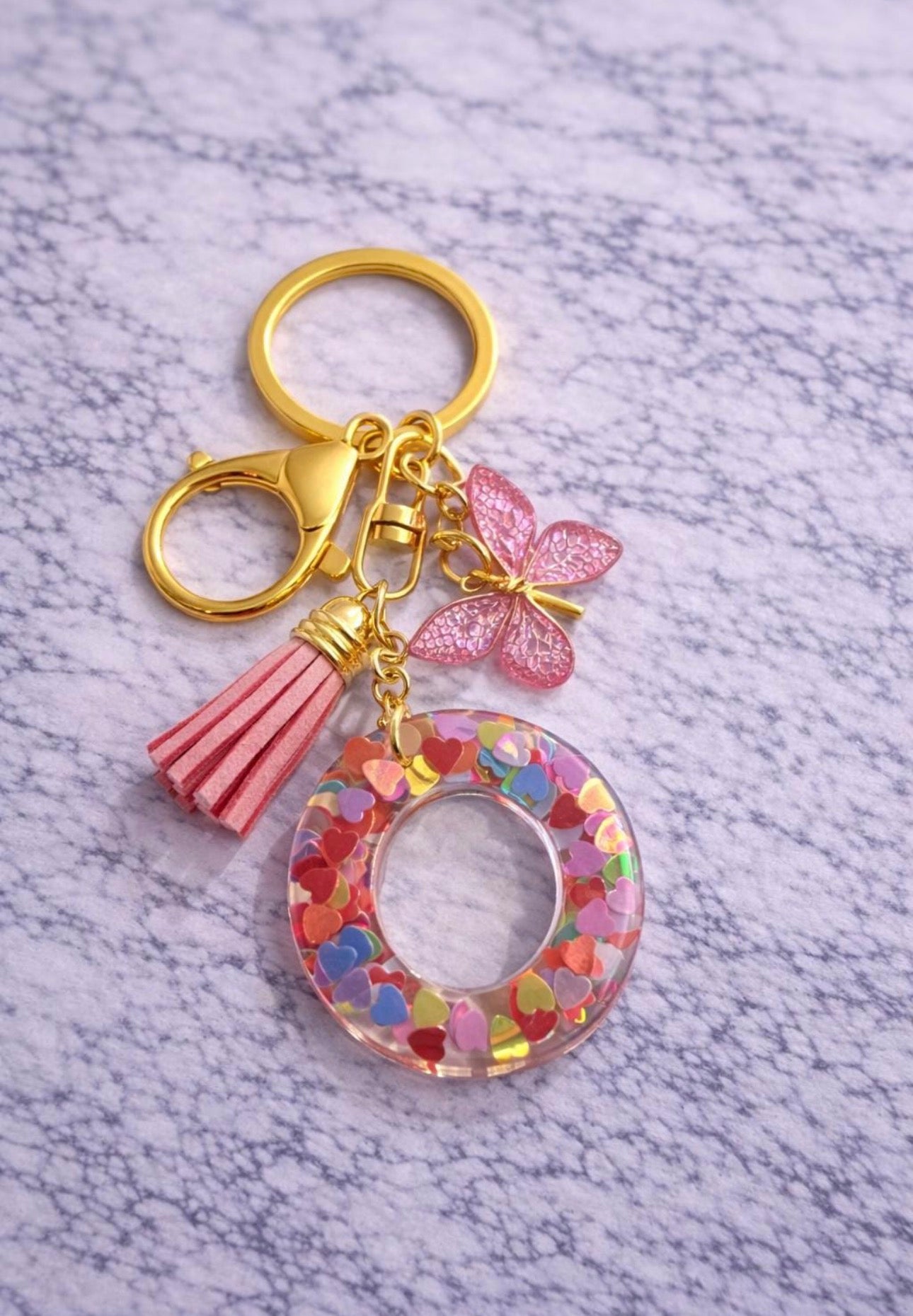 Portachiavi Lettera Iniziale Personalizzata in Resina con Cuoricini colorati - Regalo Unico per Lei,Amica,Compleanno - Accessorio Borsa