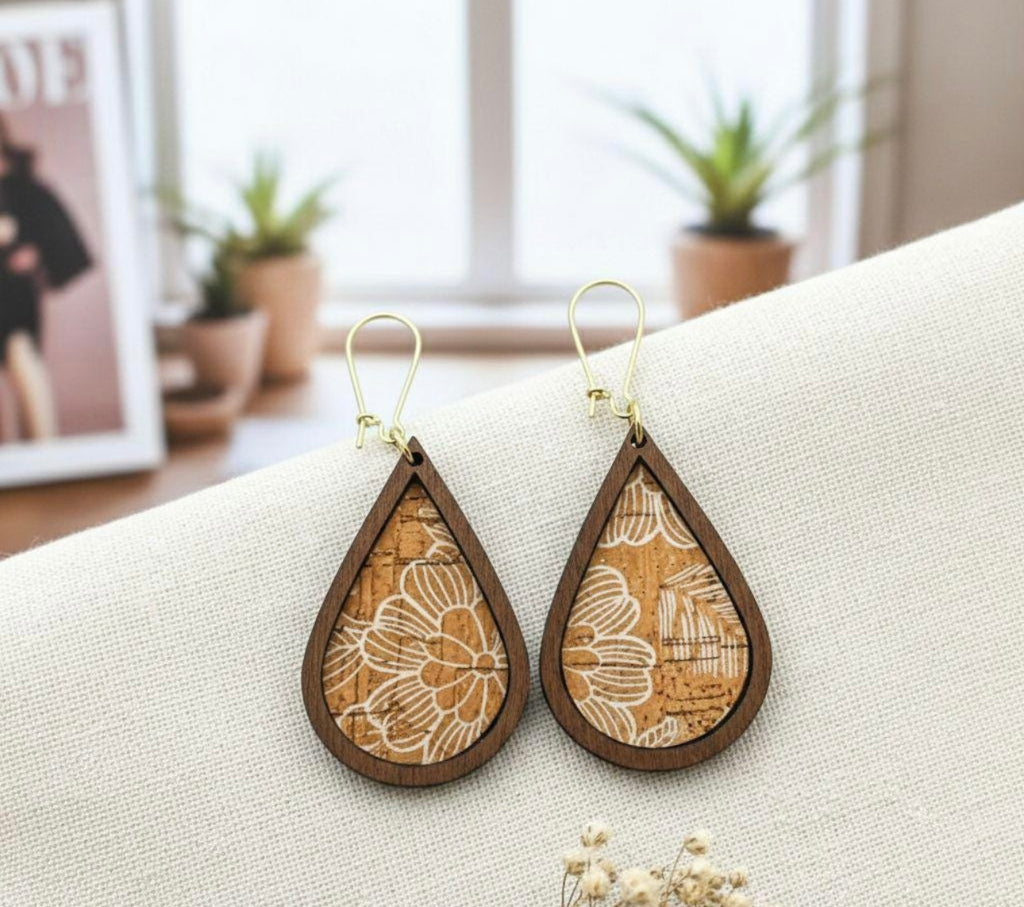 Orecchini in Sughero a goccia,Orecchini in Legno artigianali con motivo floreale idea regalo