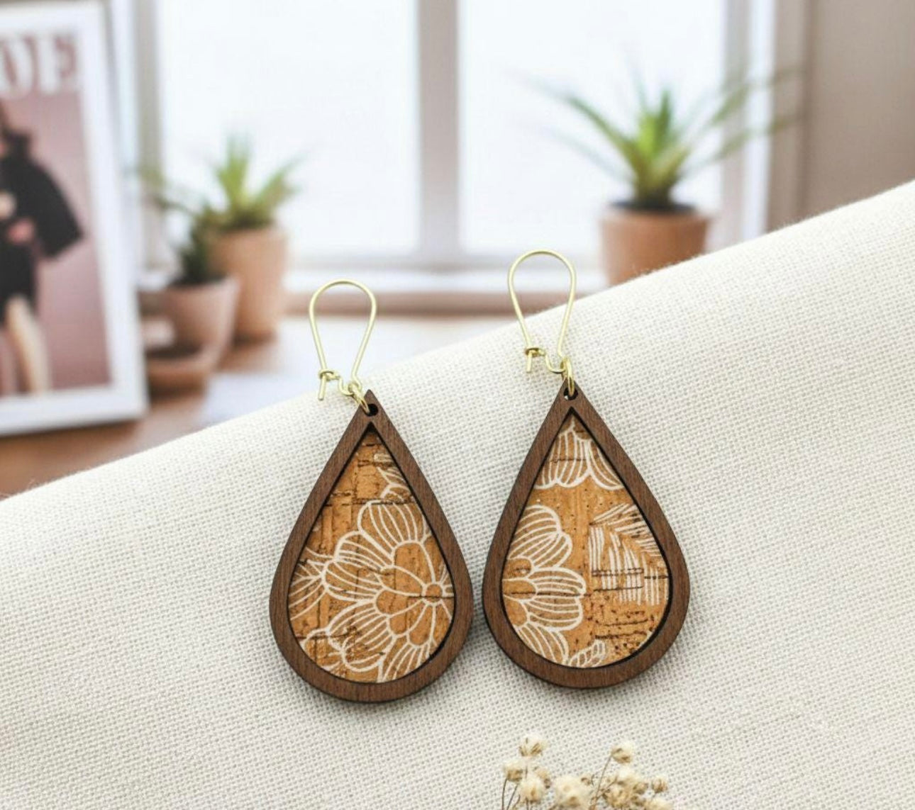 Orecchini in Sughero a goccia,Orecchini in Legno artigianali con motivo floreale idea regalo
