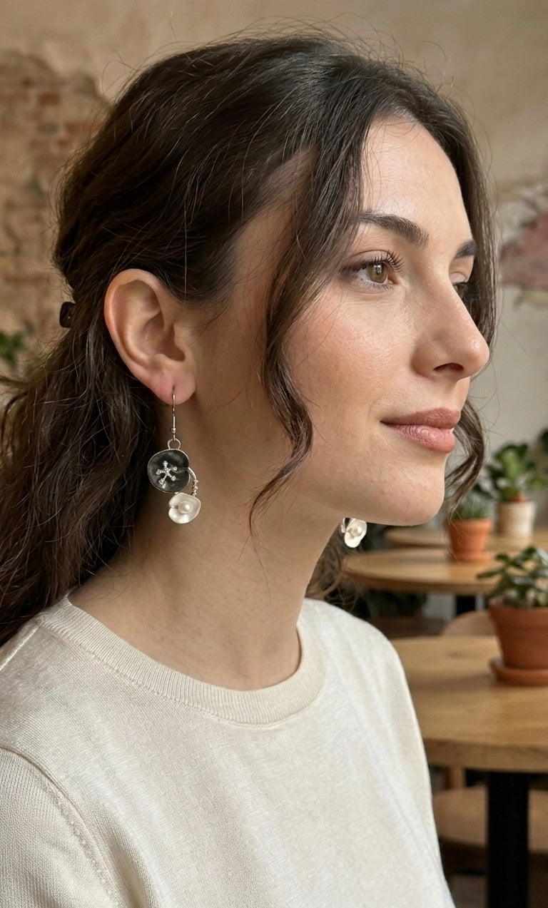 Orecchini Pendenti Eleganti con Perla – Acciaio Senza Nickel – Orecchini Donna Chic Nero e Perla – Gioielli Eleganti Leggeri – Idea Regalo Donna