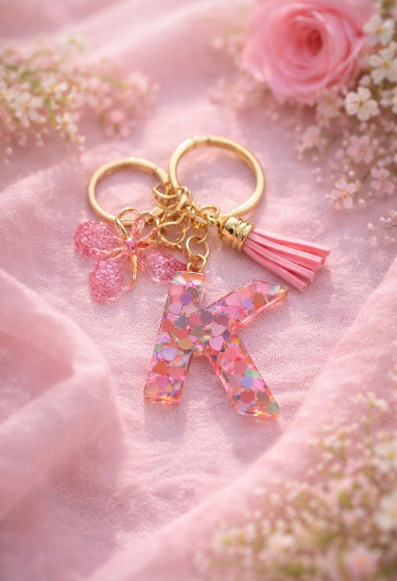 Portachiavi Lettera Iniziale Personalizzata in Resina con Cuoricini colorati - Regalo Unico per Lei,Amica,Compleanno - Accessorio Borsa