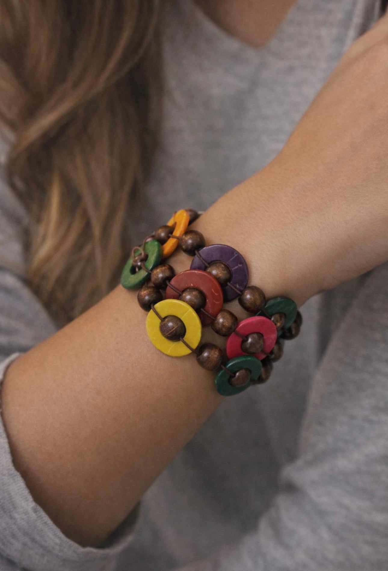 Bracciale Donna in Noce di Cocco Colorato, Gioiello Artigianale Ecosostenibile, Bracciale Boho Chic Multistrato, Regalo Naturale per Lei