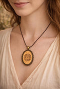 Collana con Ciondolo Ovale Artigianale, Collana Boho con Motivo Geometrico-Pintadera Sarda Gioiello Fatto a Mano