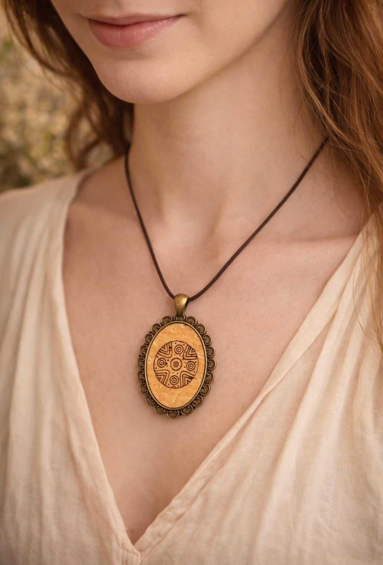 Collana con Ciondolo Ovale Artigianale, Collana Boho con Motivo Geometrico-Pintadera Sarda Gioiello Fatto a Mano