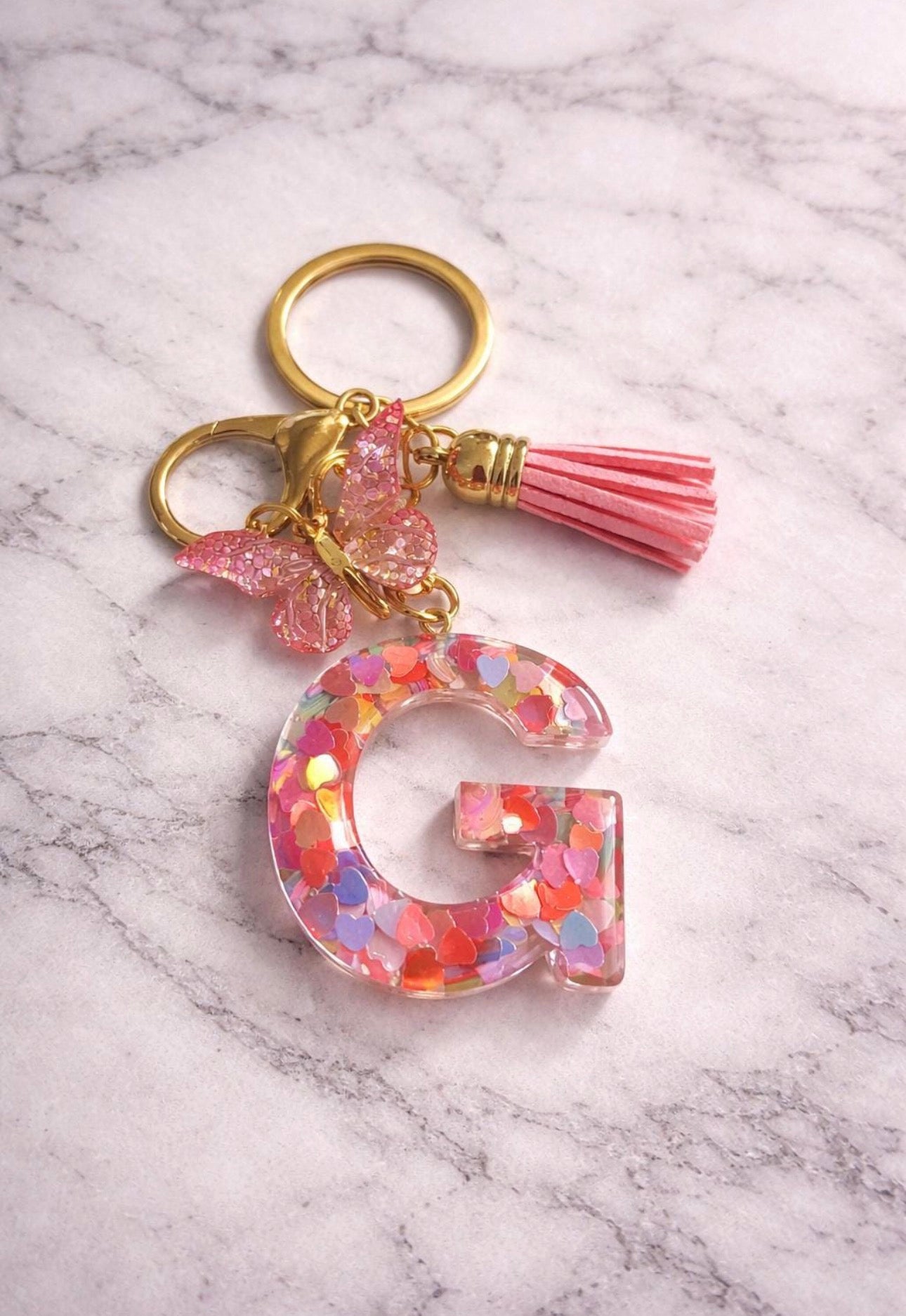 Portachiavi Lettera Iniziale Personalizzata in Resina con Cuoricini colorati - Regalo Unico per Lei,Amica,Compleanno - Accessorio Borsa