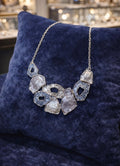Collana Artigianale argentata con Elementi Irregolari, Collana di Design Moderno, Gioiello Contemporaneo Fatto a Mano