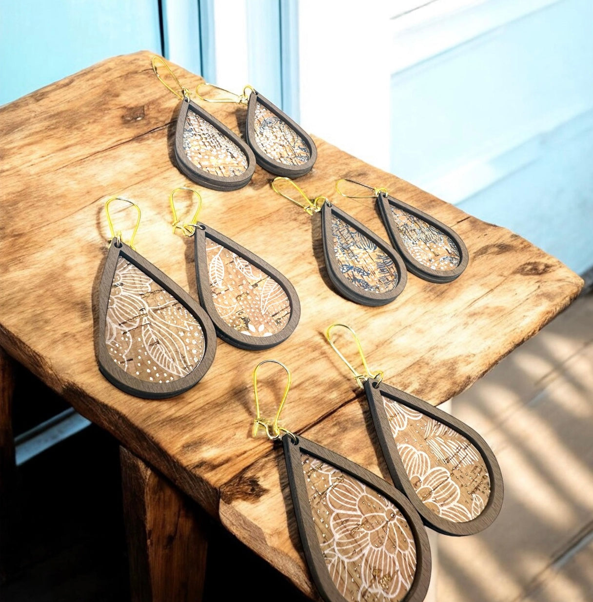 Orecchini in Sughero a goccia,Orecchini in Legno artigianali con motivo floreale idea regalo