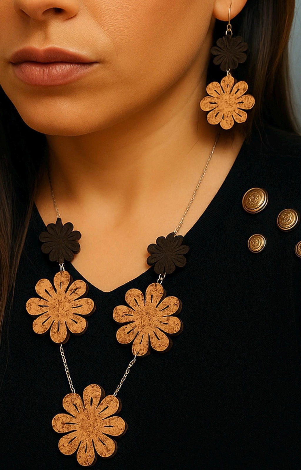 Set gioielli in sughero con fiori,Collana lunga e orecchini artigianali eco-friendly,leggeri e naturali.