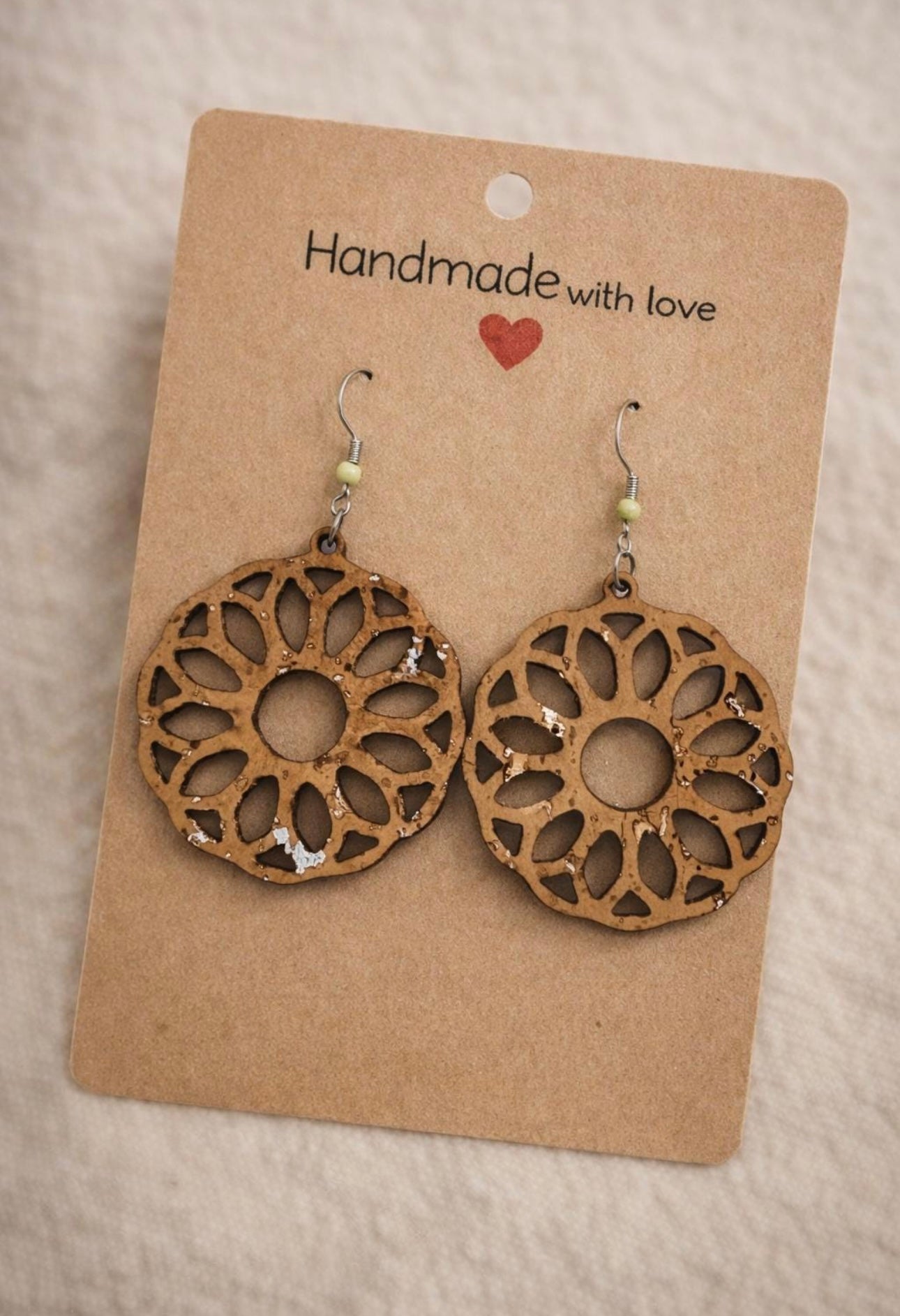 Orecchini in Sughero Leggeri | Design Mandala Intagliato | Gioielli Artigianali Eco-Friendly | Idea Regalo Donna