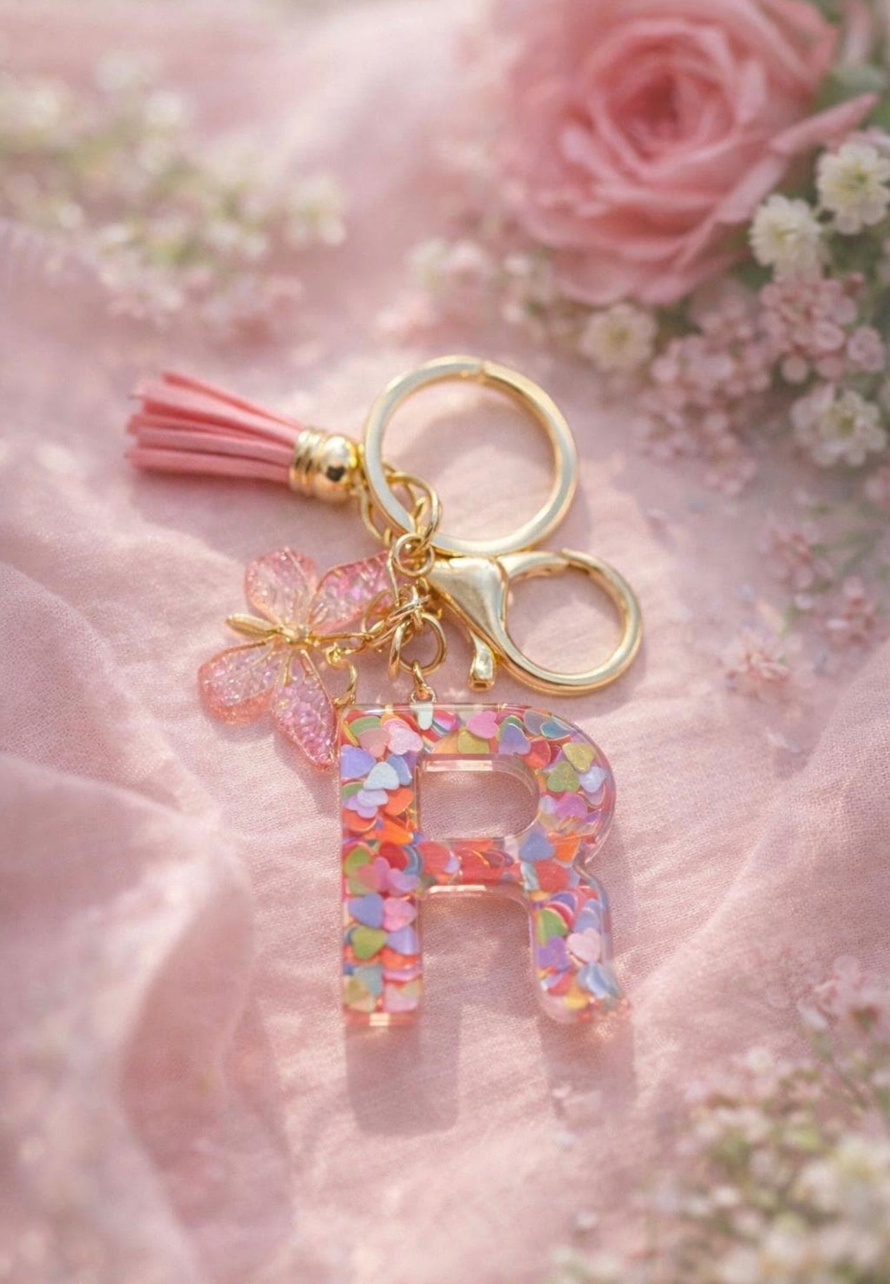 Portachiavi Lettera Iniziale Personalizzata in Resina con Cuoricini colorati - Regalo Unico per Lei,Amica,Compleanno - Accessorio Borsa