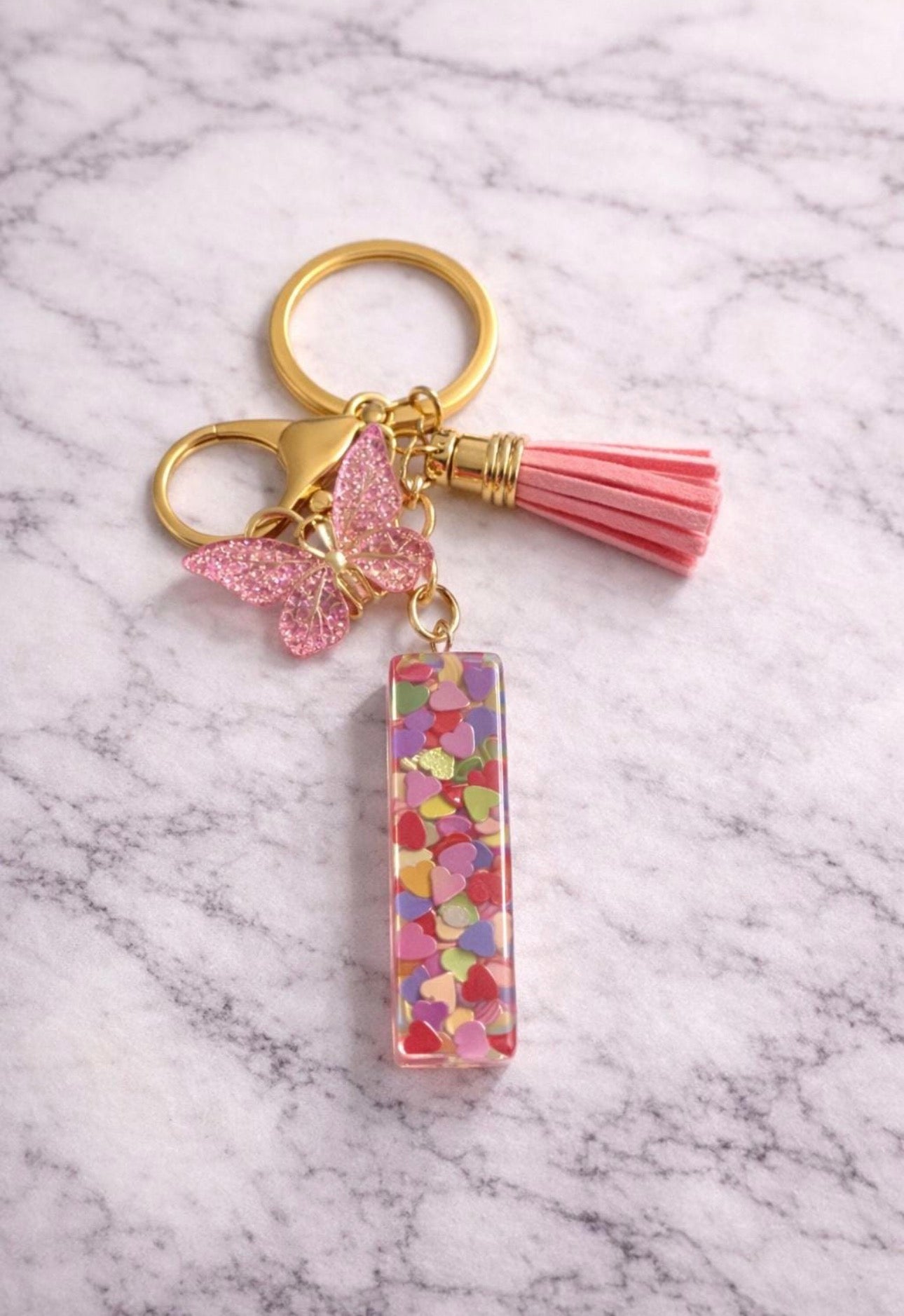 Portachiavi Lettera Iniziale Personalizzata in Resina con Cuoricini colorati - Regalo Unico per Lei,Amica,Compleanno - Accessorio Borsa