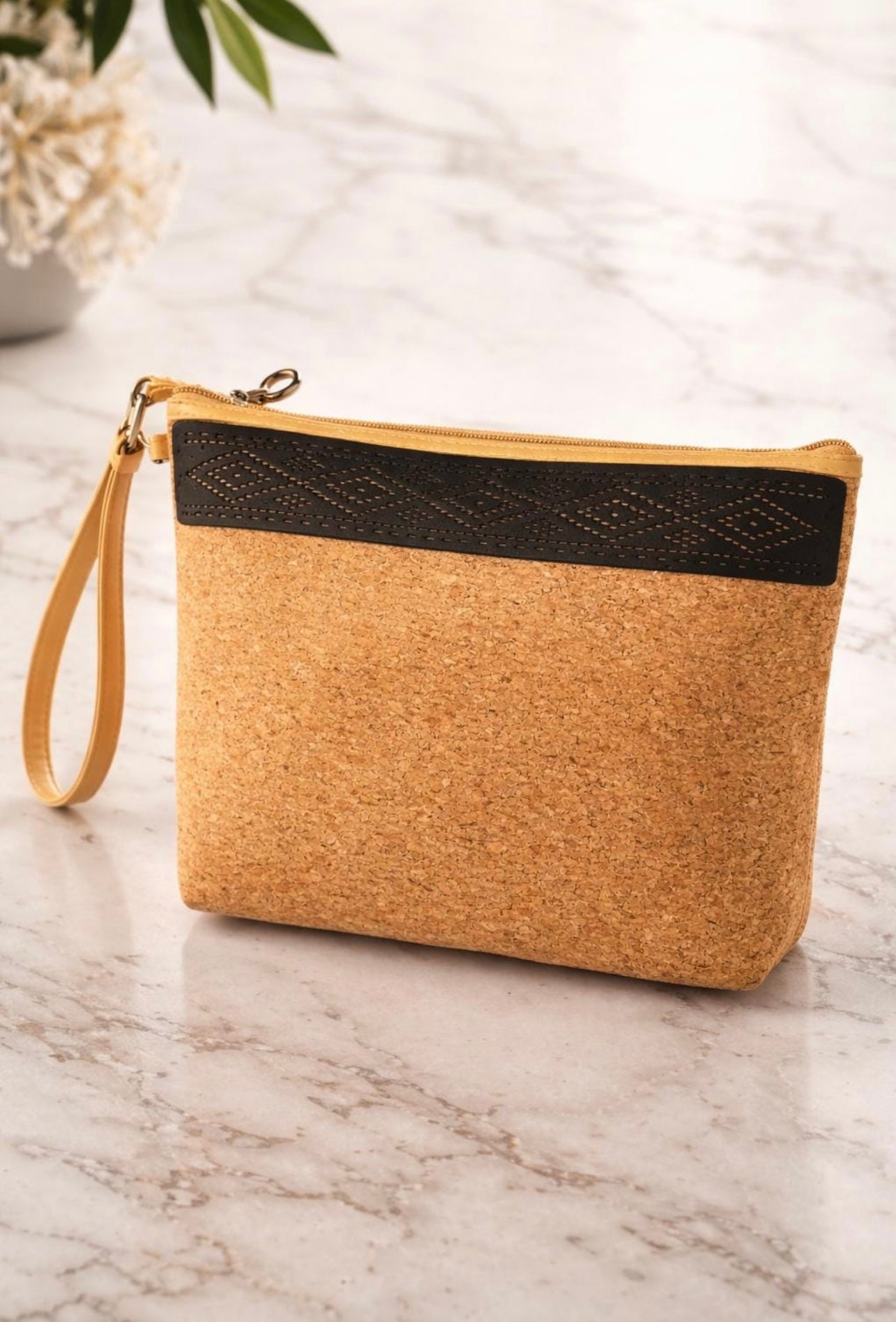 Pochette in Sughero con Cinturino da Polso – Accessorio Ecologico e Chic per Tutti i Giorni