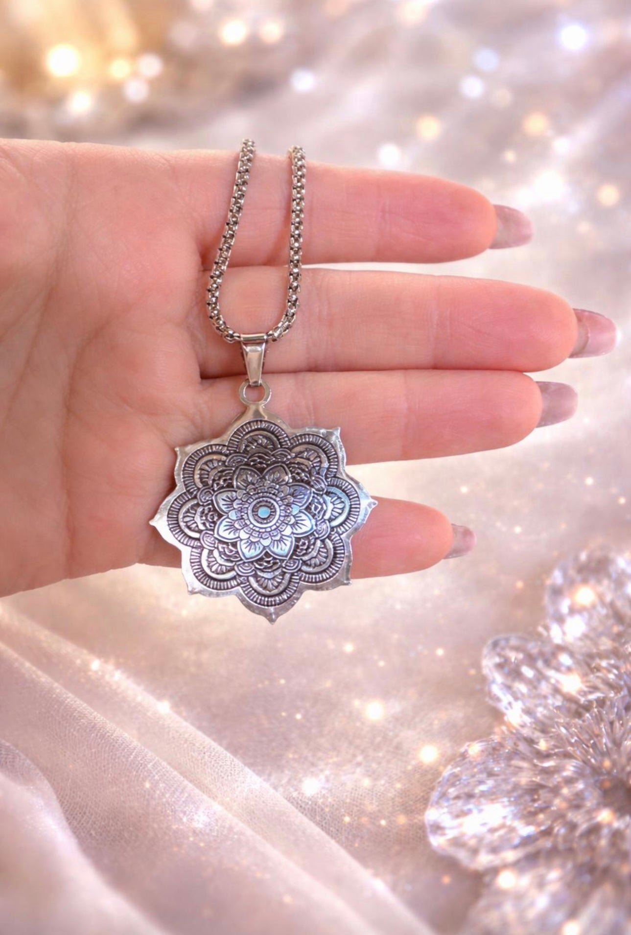 Collana Mandala in Acciaio Inossidabile, Ciondolo Fiore Sacro Inciso, Gioiello Spirituale Donna, Idea Regalo Zen