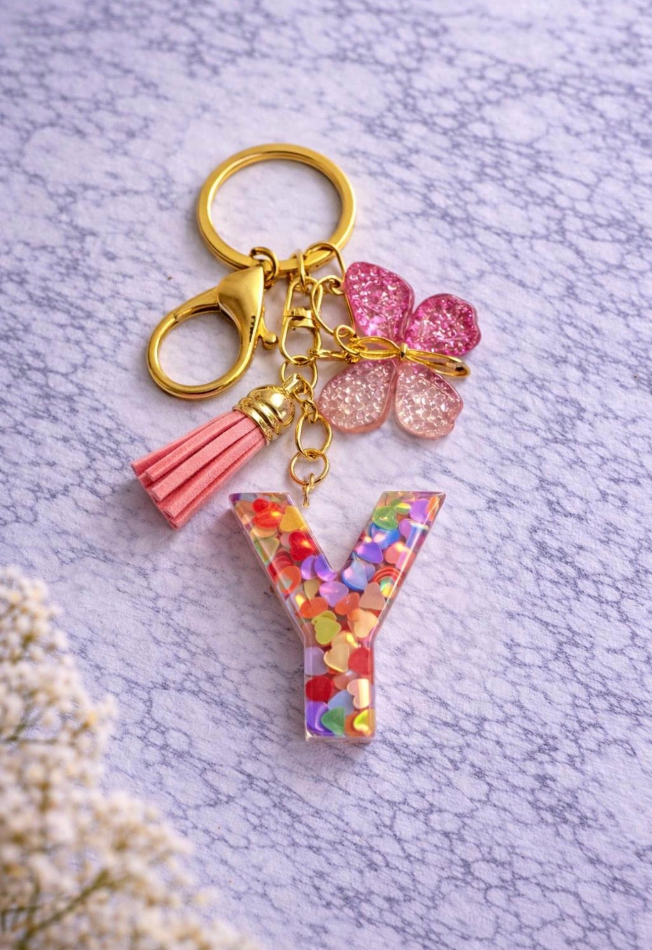 Portachiavi Lettera Iniziale Personalizzata in Resina con Cuoricini colorati - Regalo Unico per Lei,Amica,Compleanno - Accessorio Borsa