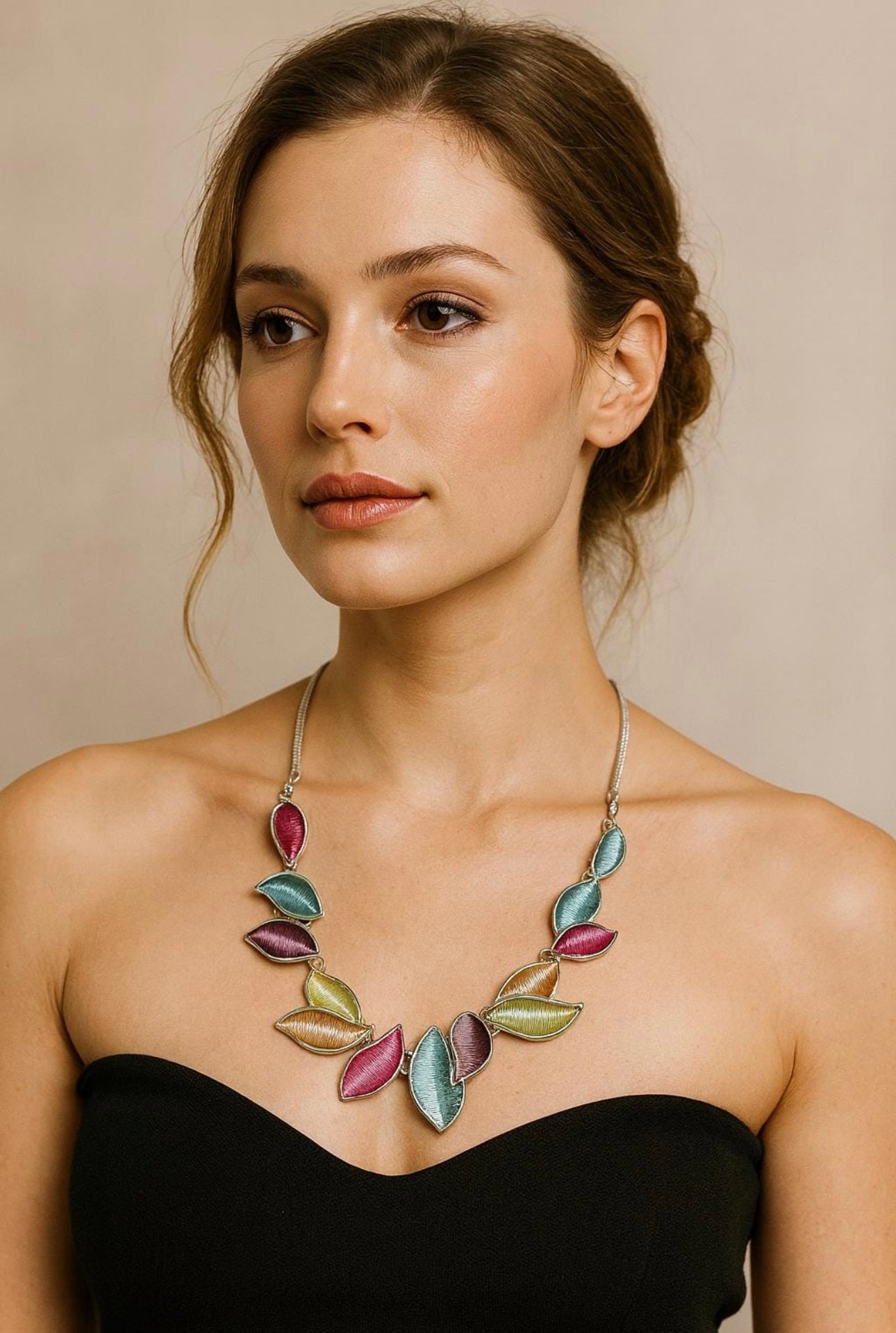 Collana artigianale con foglie colorate – Collana fatta a mano, accessorio originale Colorata a Foglie Smaltato – Modello Elegante