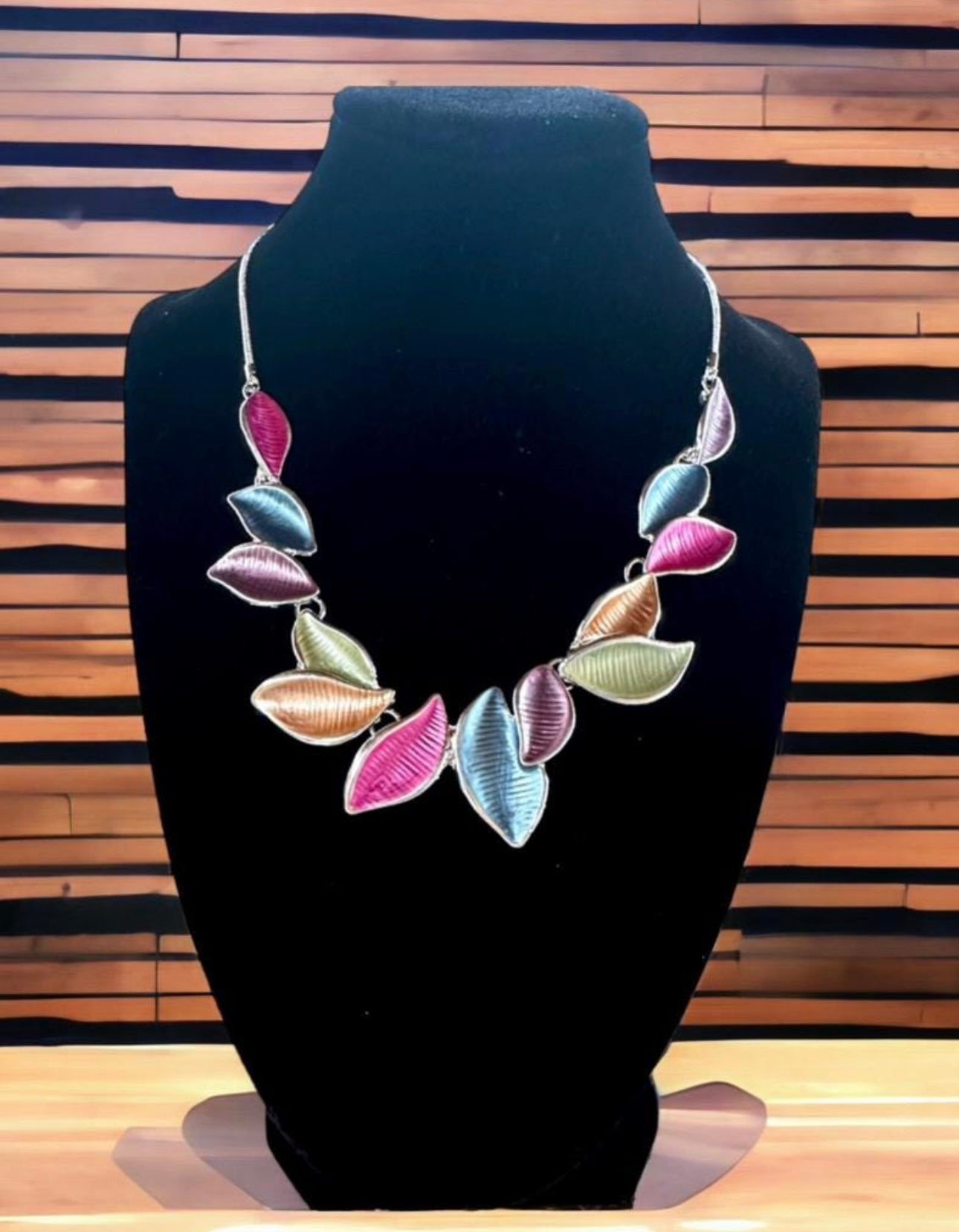 Collana artigianale con foglie colorate – Collana fatta a mano, accessorio originale Colorata a Foglie Smaltato – Modello Elegante