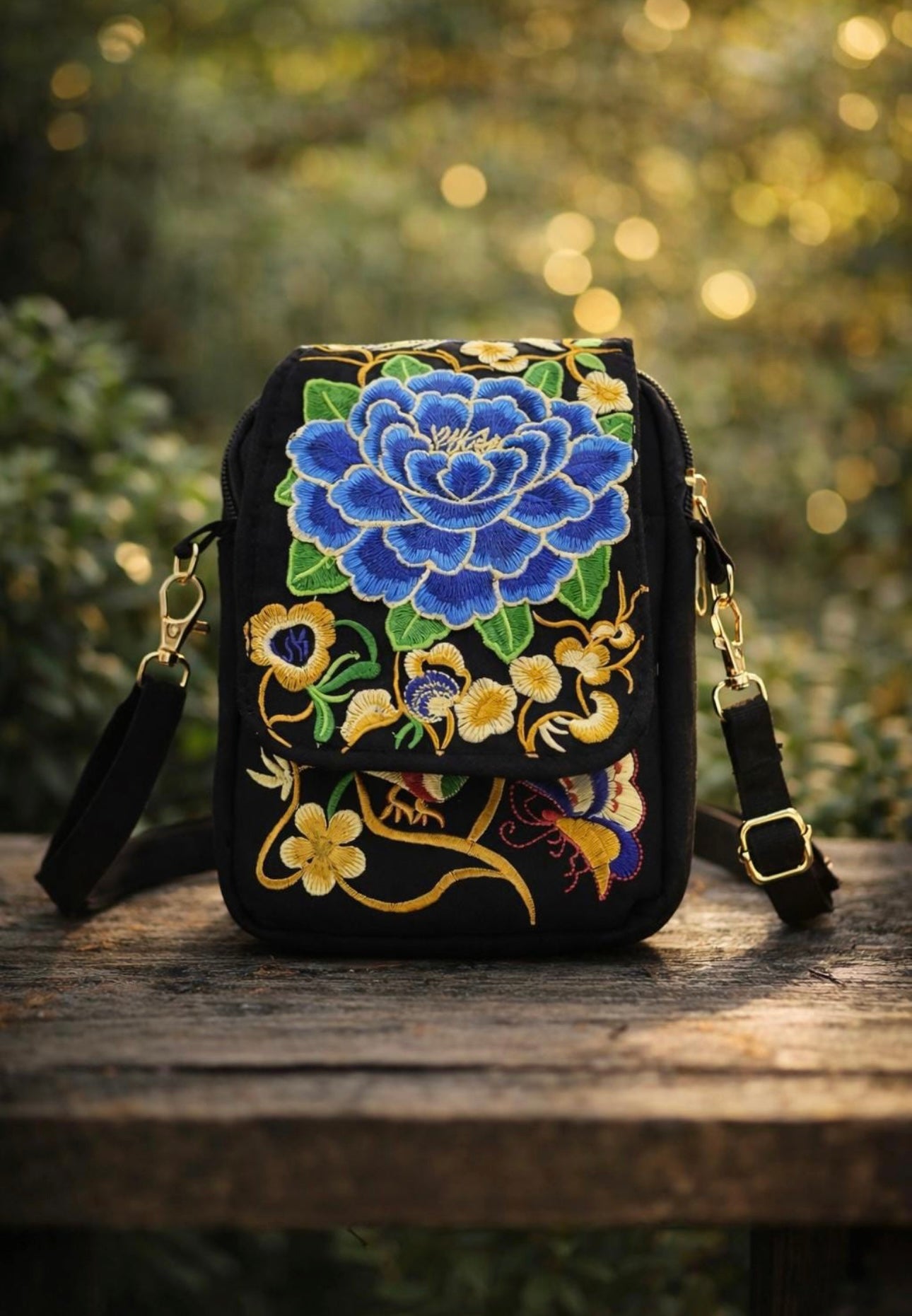 Tracolla Ricamata Boho Chic – Borsa Nera con Fiori Colorati, Accessorio Artigianale, Regalo per Lei