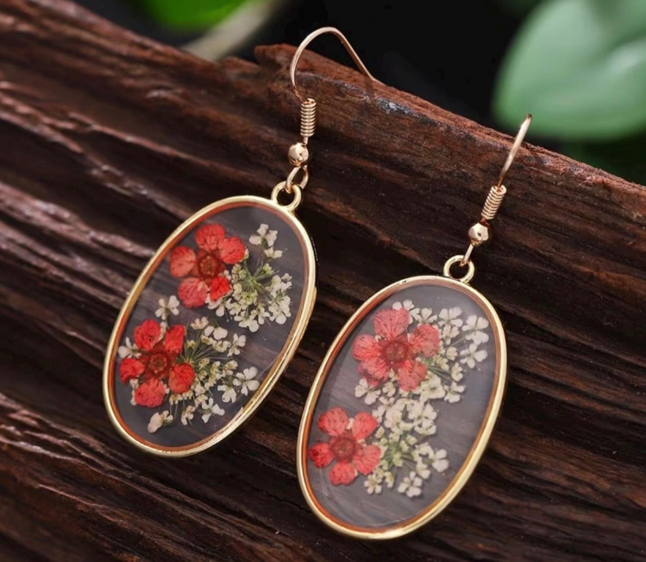 Orecchini Oval in Resina con Fiori Veri Pressati – Gioielli Artigianali Eleganti e Leggeri Fatti a mano