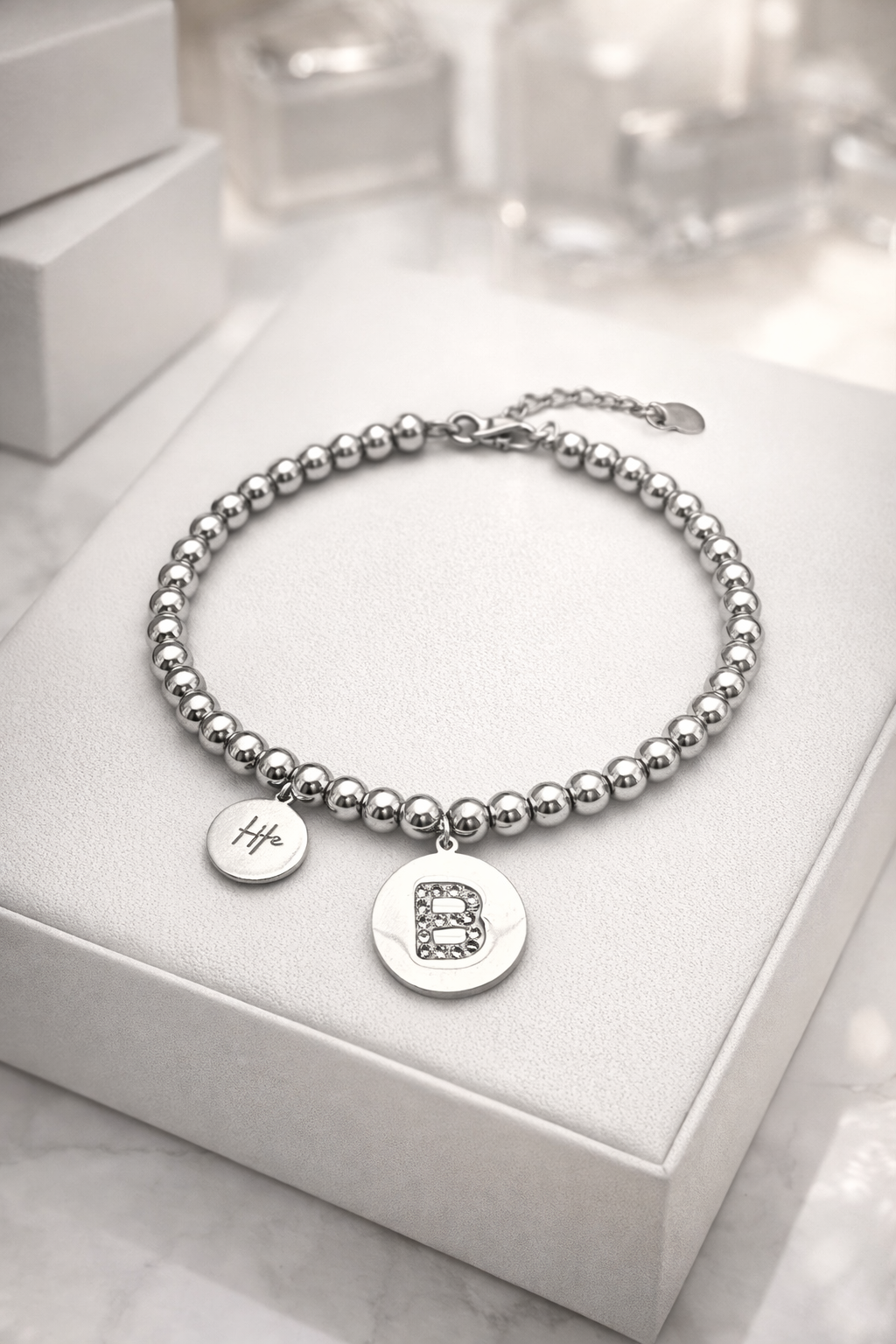 Bracciale Iniziale in Acciaio Inossidabile con Zirconi – Bracciale Personalizzato con Lettera – Regalo Donna Elegante – Minimal Jewelry